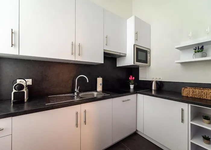 Pristine 1br Steps From By Hm