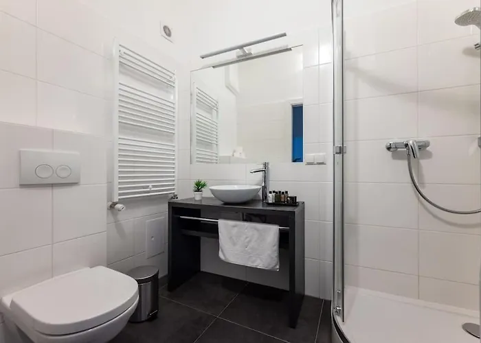 Pristine 1br Steps From By Hm Apartamento *