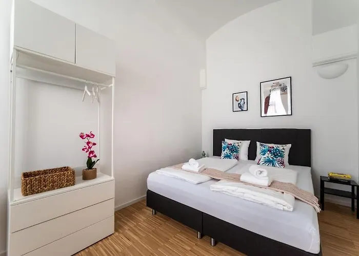 Pristine 1br Steps From By Hm
